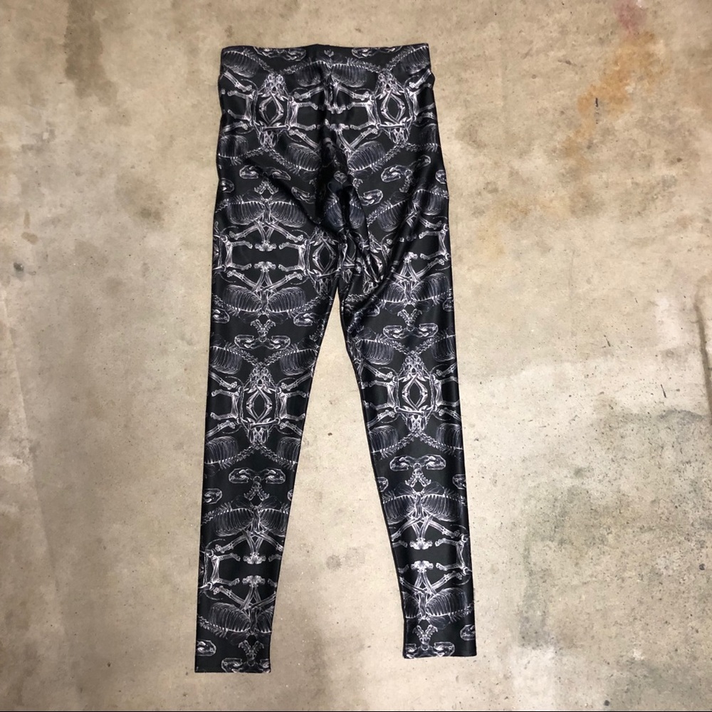 Blackmilk Black and White Patterned Leggings - Picture 5 of 5